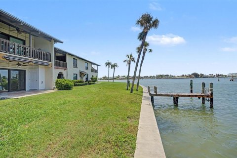 Copropriété à vendre à Treasure Island, Floride: 2 chambres, 93.83 m2 № 2322382 - photo 2
