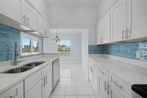 Copropriété à vendre à Treasure Island, Floride: 2 chambres, 93.83 m2 № 2322382 - photo 7