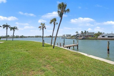 Copropriété à vendre à Treasure Island, Floride: 2 chambres, 93.83 m2 № 2322382 - photo 24