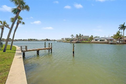 Copropriété à vendre à Treasure Island, Floride: 2 chambres, 93.83 m2 № 2322382 - photo 3