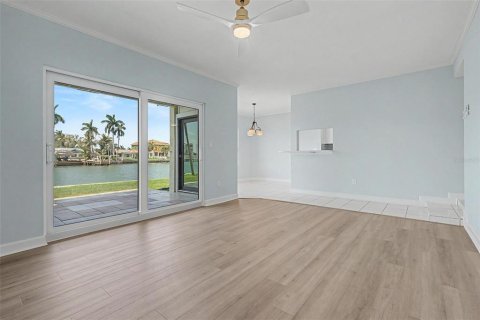 Copropriété à vendre à Treasure Island, Floride: 2 chambres, 93.83 m2 № 2322382 - photo 14