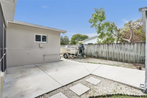 House in Cutler Bay, Florida 3 bedrooms, 130.43 sq.m. № 1945131 - photo 28