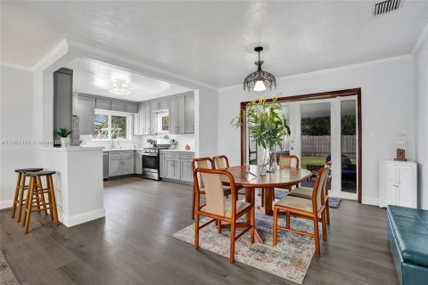 House in Cutler Bay, Florida 3 bedrooms, 130.43 sq.m. № 1945131 - photo 7