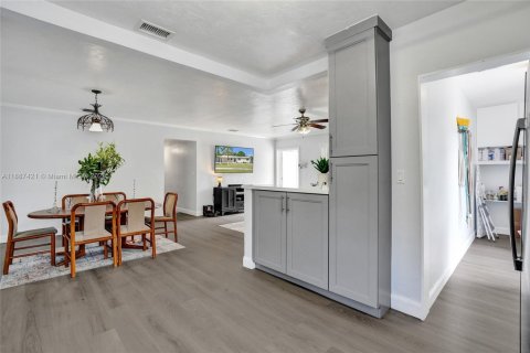 House in Cutler Bay, Florida 3 bedrooms, 130.43 sq.m. № 1945131 - photo 14