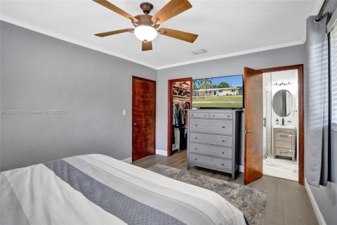 House in Cutler Bay, Florida 3 bedrooms, 130.43 sq.m. № 1945131 - photo 17