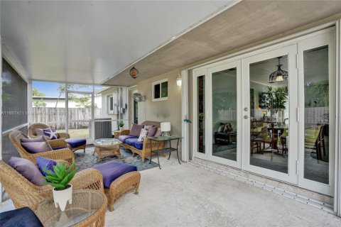 House in Cutler Bay, Florida 3 bedrooms, 130.43 sq.m. № 1945131 - photo 23