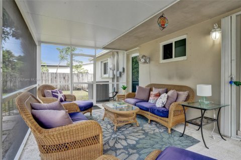 House in Cutler Bay, Florida 3 bedrooms, 130.43 sq.m. № 1945131 - photo 24