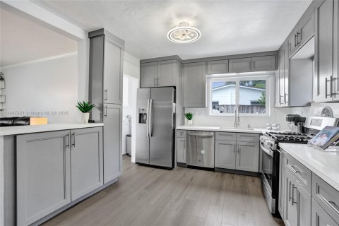 House in Cutler Bay, Florida 3 bedrooms, 130.43 sq.m. № 1945131 - photo 11