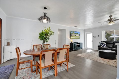 House in Cutler Bay, Florida 3 bedrooms, 130.43 sq.m. № 1945131 - photo 9