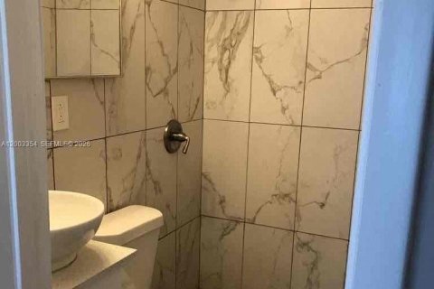 Casa en alquiler en West Palm Beach, Florida, 4 dormitorios, 213.86 m2 № 2066533 - foto 13