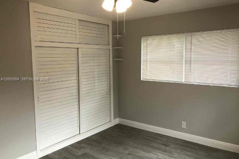 Casa en alquiler en West Palm Beach, Florida, 4 dormitorios, 213.86 m2 № 2066533 - foto 9