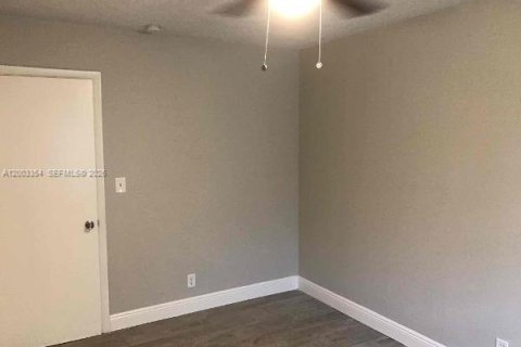 Casa en alquiler en West Palm Beach, Florida, 4 dormitorios, 213.86 m2 № 2066533 - foto 10