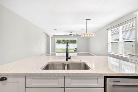 House in Fish Hawk, Florida 4 bedrooms, 222.5 sq.m. № 1791504 - photo 6