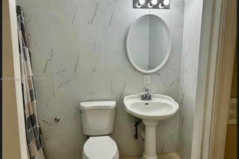 House in Miramar, Florida 4 bedrooms № 2066294 - photo 9