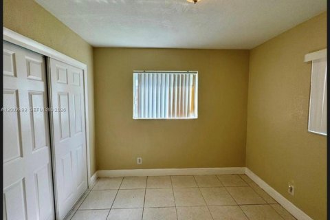 House in Miramar, Florida 4 bedrooms № 2066294 - photo 14