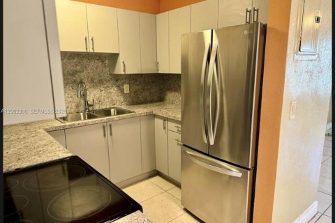 House in Miramar, Florida 4 bedrooms № 2066294 - photo 6