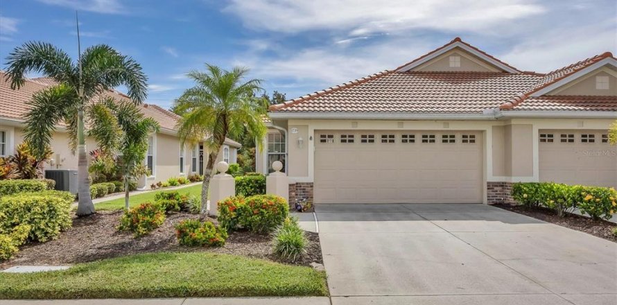 House in Venice, Florida 3 bedrooms, 154.96 sq.m. № 2352314
