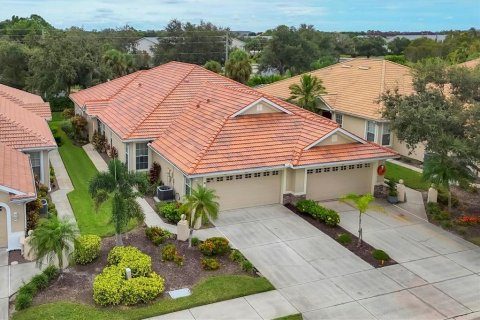 House in Venice, Florida 3 bedrooms, 154.96 sq.m. № 2352314 - photo 2