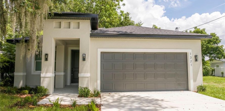 House in Orlando, Florida 4 bedrooms, 154.68 sq.m. № 1876262