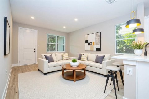 House in Orlando, Florida 4 bedrooms, 154.68 sq.m. № 1876262 - photo 4