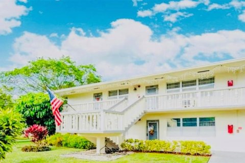 Condo in Deerfield Beach, Florida, 2 bedrooms  № 1736069 - photo 1
