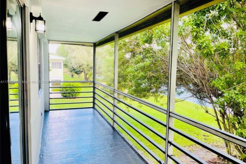 Condo in Deerfield Beach, Florida, 2 bedrooms  № 1736069 - photo 9