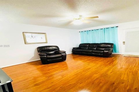 Condo in Deerfield Beach, Florida, 2 bedrooms  № 1736069 - photo 3