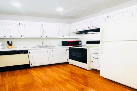 Condo in Deerfield Beach, Florida, 2 bedrooms  № 1736069 - photo 5