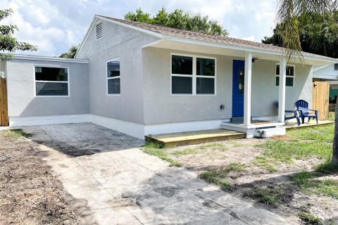 Villa ou maison à louer à Saint Petersburg, Floride: 4 chambres, 97.18 m2 № 2233660 - photo 3