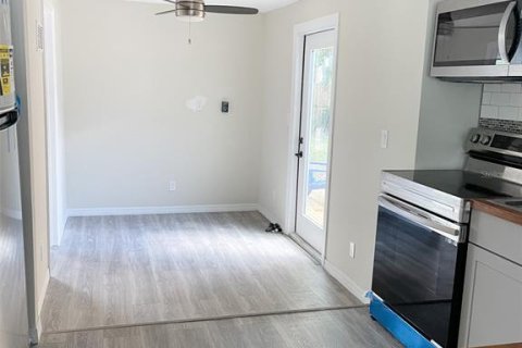 Villa ou maison à louer à Saint Petersburg, Floride: 4 chambres, 97.18 m2 № 2233660 - photo 6