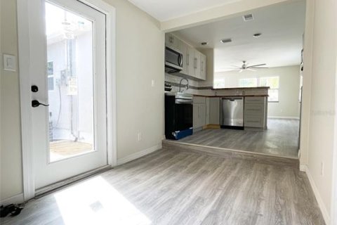 Villa ou maison à louer à Saint Petersburg, Floride: 4 chambres, 97.18 m2 № 2233660 - photo 8