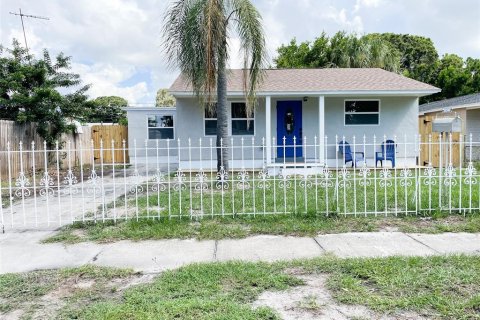Villa ou maison à louer à Saint Petersburg, Floride: 4 chambres, 97.18 m2 № 2233660 - photo 2