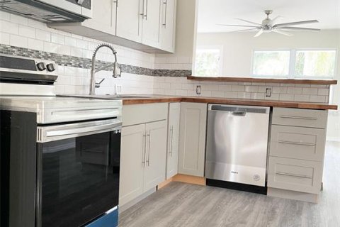 Villa ou maison à louer à Saint Petersburg, Floride: 4 chambres, 97.18 m2 № 2233660 - photo 7
