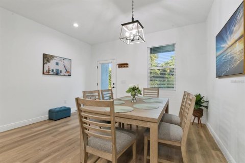 House in Port Charlotte, Florida 4 bedrooms, 151.99 sq.m. № 2233046 - photo 7