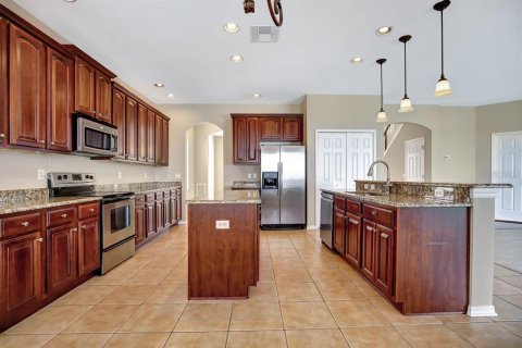 Villa ou maison à louer à Riverview, Floride: 5 chambres, 320.79 m2 № 2389324 - photo 4