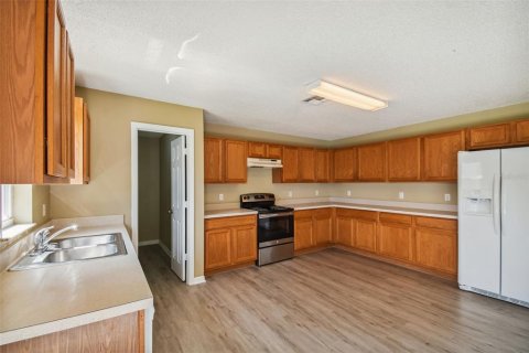 House in Orlando, Florida 5 bedrooms, 280.56 sq.m. № 2354537 - photo 25