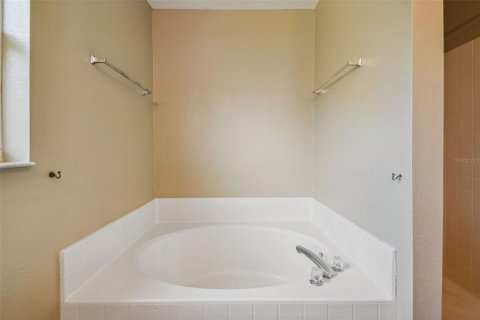 House in Orlando, Florida 5 bedrooms, 280.56 sq.m. № 2354537 - photo 18