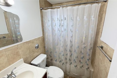 Купить таунхаус в Майами, Флорида 3 спальни, 133.69м2, № 2079175 - фото 16