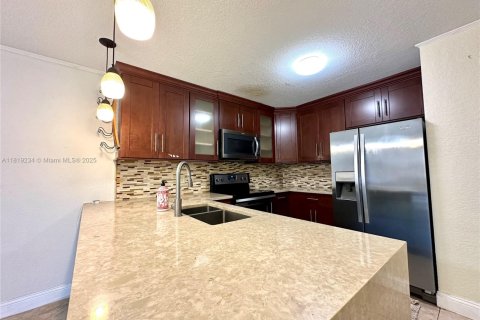 Townhouse in Deerfield Beach, Florida 2 bedrooms, 134.34 sq.m. № 1777829 - photo 14