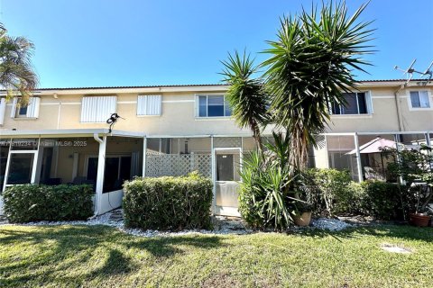 Townhouse in Deerfield Beach, Florida 2 bedrooms, 134.34 sq.m. № 1777829 - photo 24
