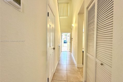Townhouse in Deerfield Beach, Florida 2 bedrooms, 134.34 sq.m. № 1777829 - photo 21