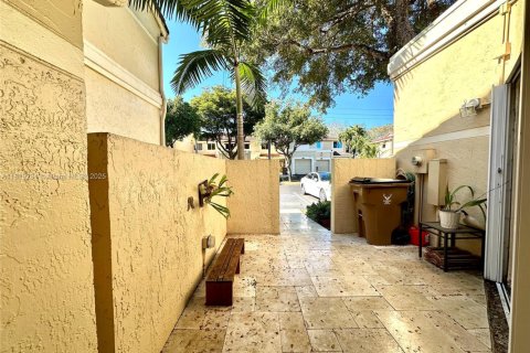 Townhouse in Deerfield Beach, Florida 2 bedrooms, 134.34 sq.m. № 1777829 - photo 18