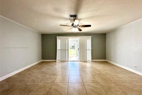 Townhouse in Deerfield Beach, Florida 2 bedrooms, 134.34 sq.m. № 1777829 - photo 19
