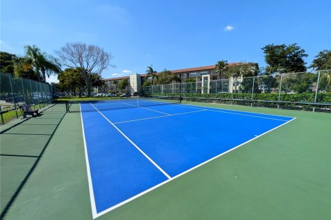 Condominio en venta en Pembroke Pines, Florida, 2 dormitorios, 96.99 m2 № 1983073 - foto 19