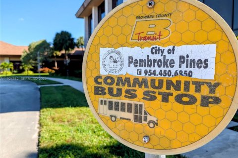 Condominio en venta en Pembroke Pines, Florida, 2 dormitorios, 96.99 m2 № 1983073 - foto 29
