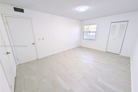 Condominio en venta en Pembroke Pines, Florida, 2 dormitorios, 96.99 m2 № 1983073 - foto 10