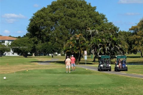 Condominio en venta en Pembroke Pines, Florida, 2 dormitorios, 96.99 m2 № 1983073 - foto 17