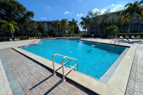 Condominio en venta en Pembroke Pines, Florida, 2 dormitorios, 96.99 m2 № 1983073 - foto 15