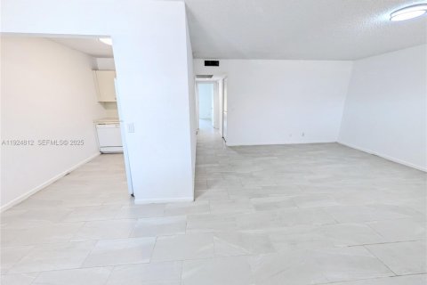 Condominio en venta en Pembroke Pines, Florida, 2 dormitorios, 96.99 m2 № 1983073 - foto 4