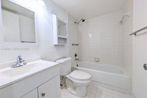 Condominio en venta en Pembroke Pines, Florida, 2 dormitorios, 96.99 m2 № 1983073 - foto 6